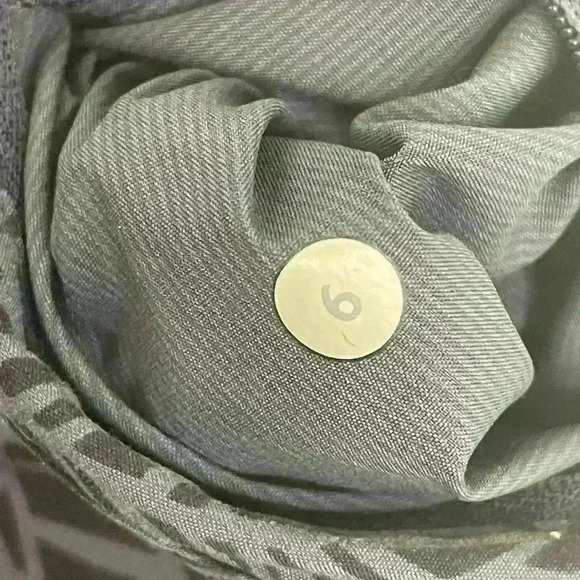 Lululemon Tracker Short ll 2 Way Stretch  in Pretty Palm Cadet Size 6 - Picture 9 of 9